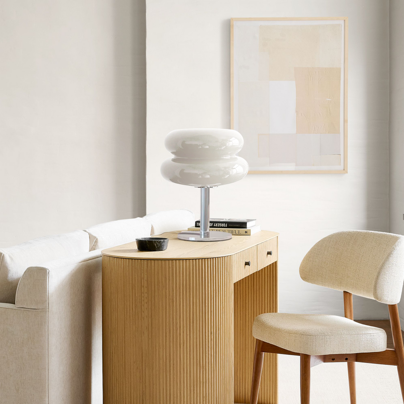 Minimalistisk Orion Bordlampe – Elegant Bauhaus Design med Blødt Lys Bonusvis