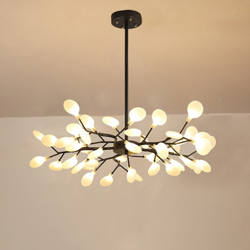 LumiFlare - Elegant forgrenet LED-lysekrone med ildflueeffekt A Sort Bonusvis