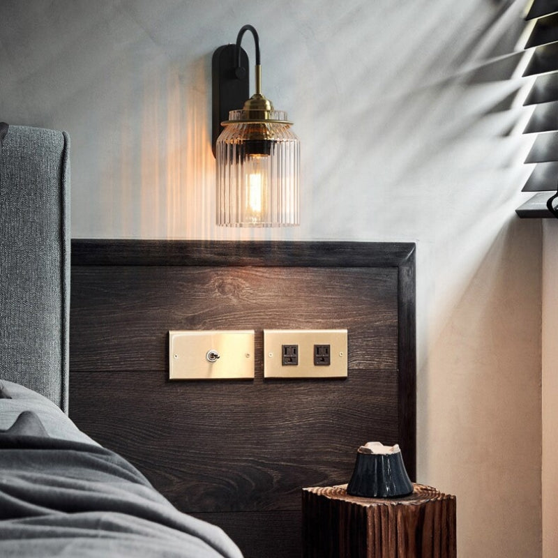 LumiRetro Væglampe – Vintage Design med Stribet Glas og Metalramme Bonusvis