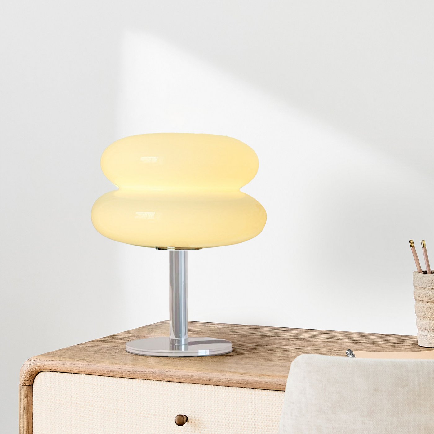 Minimalistisk Orion Bordlampe – Elegant Bauhaus Design med Blødt Lys Bonusvis