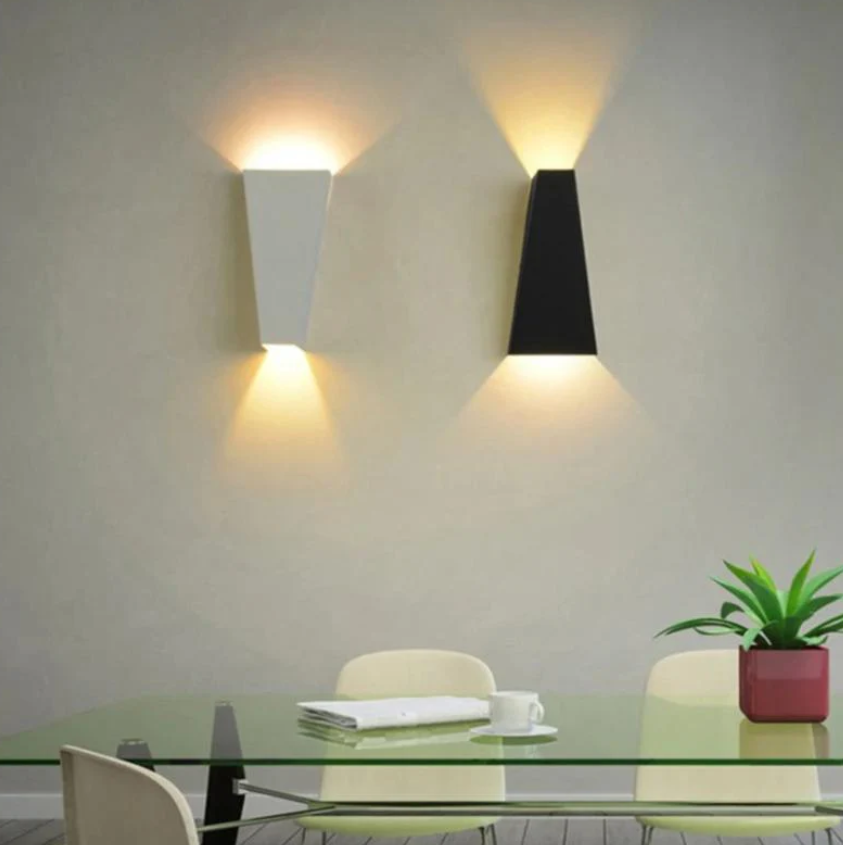 Moderne LED Væglampe – Geometrisk Design i Sort og Hvid til Elegante Interiører Bonusvis