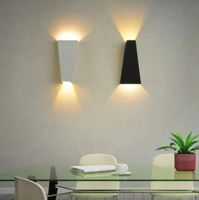 Moderne LED Væglampe – Geometrisk Design i Sort og Hvid til Elegante Interiører Bonusvis