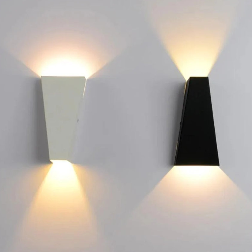 Moderne LED Væglampe – Geometrisk Design i Sort og Hvid til Elegante Interiører Bonusvis