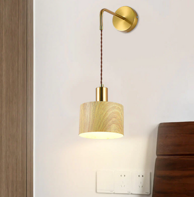 Moderne LED Væglampe med Guldbase og Metal Skærm – Elegant Design til Indendørs Brug Bonusvis