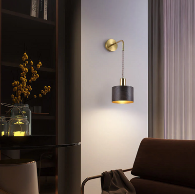 Moderne LED Væglampe med Guldbase og Metal Skærm – Elegant Design til Indendørs Brug Bonusvis
