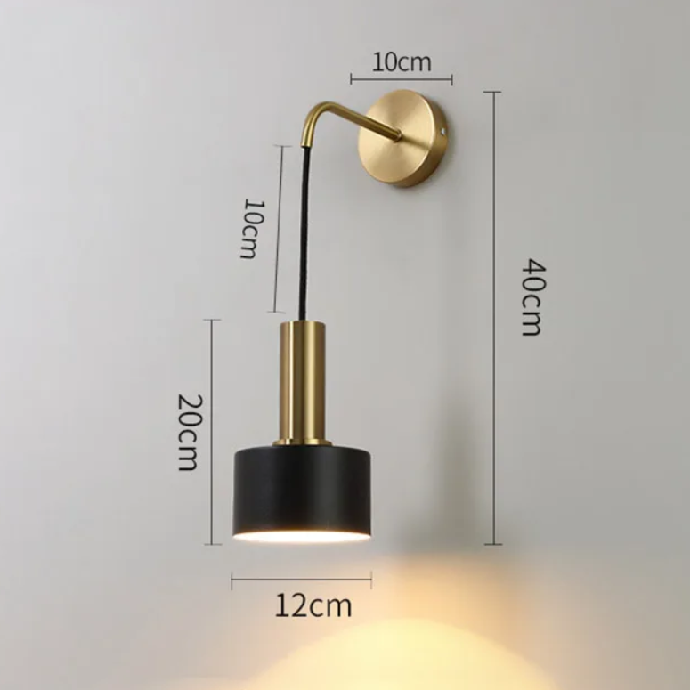 Moderne LED Væglampe med Guldbase og Metal Skærm – Elegant Design til Indendørs Brug Bonusvis