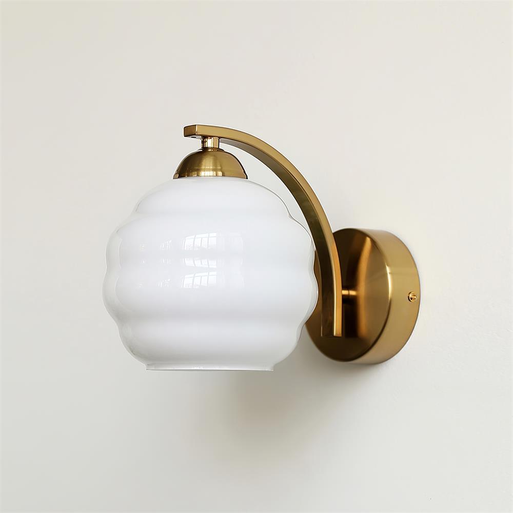 LumiRetro Art Deco Lampe – Elegant Vintage Design med Hvidt Glas og Metalramme Guld+Hvid Bonusvis