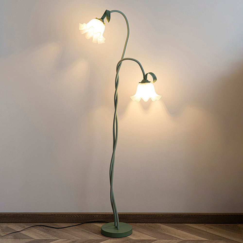 Calla Lampadaire – Elegant Gulvlampe med Delikate Hvidt Calla-Blomster 2 Heads Ø 20cm x H 170cm ∅ 7.8″ x H 66.9″ Acrylic lampshade Grøn og hvid Bonusvis
