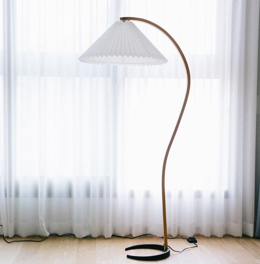 Caprani Gulvlampe – En Ikonisk Fusion af Skandinavisk Design og Naturlige Materialer Bonusvis