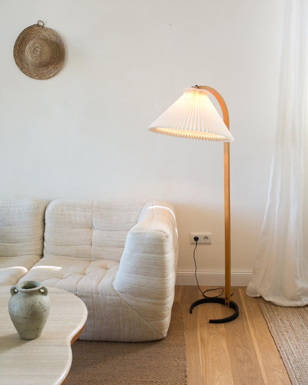 Caprani Gulvlampe – En Ikonisk Fusion af Skandinavisk Design og Naturlige Materialer Bonusvis