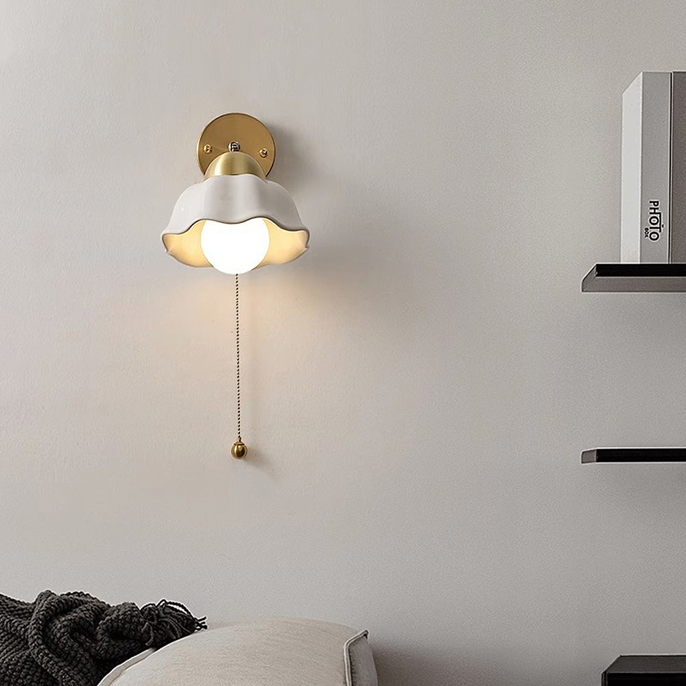 Romantisk Hvid Væglampe med Blomstermotiv – Retrodesign i Metal og Glas Bonusvis