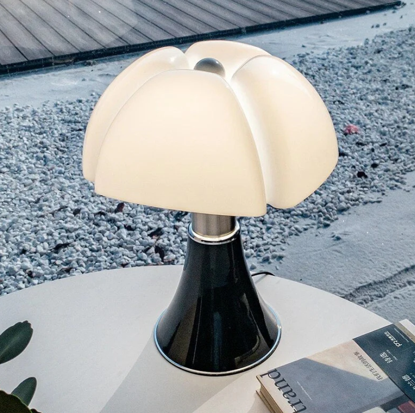 Fleur Bordlampe – Elegant og Justerbar Lampe med LED Lys Bonusvis