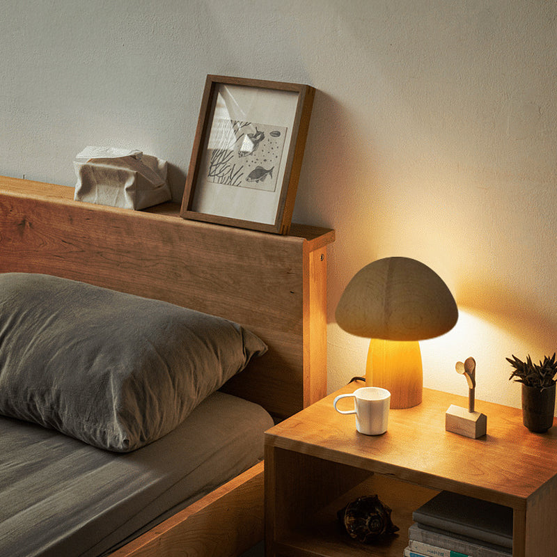 MushLume – Genopladelig Svampebordlampe i Træ Misterlamp