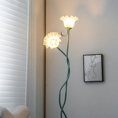 Calla Lampadaire – Elegant Gulvlampe med Delikate Hvidt Calla-Blomster Bonusvis