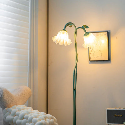 Calla Lampadaire – Elegant Gulvlampe med Delikate Hvidt Calla-Blomster Bonusvis