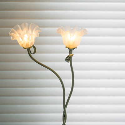Calla Lampadaire – Elegant Gulvlampe med Delikate Hvidt Calla-Blomster Bonusvis