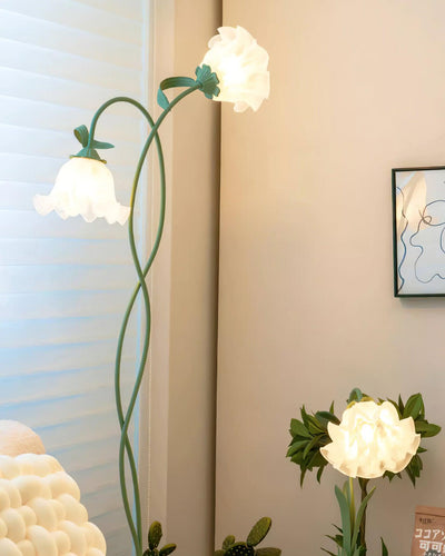 Calla Lampadaire – Elegant Gulvlampe med Delikate Hvidt Calla-Blomster Bonusvis
