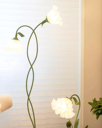 Calla Lampadaire – Elegant Gulvlampe med Delikate Hvidt Calla-Blomster Bonusvis
