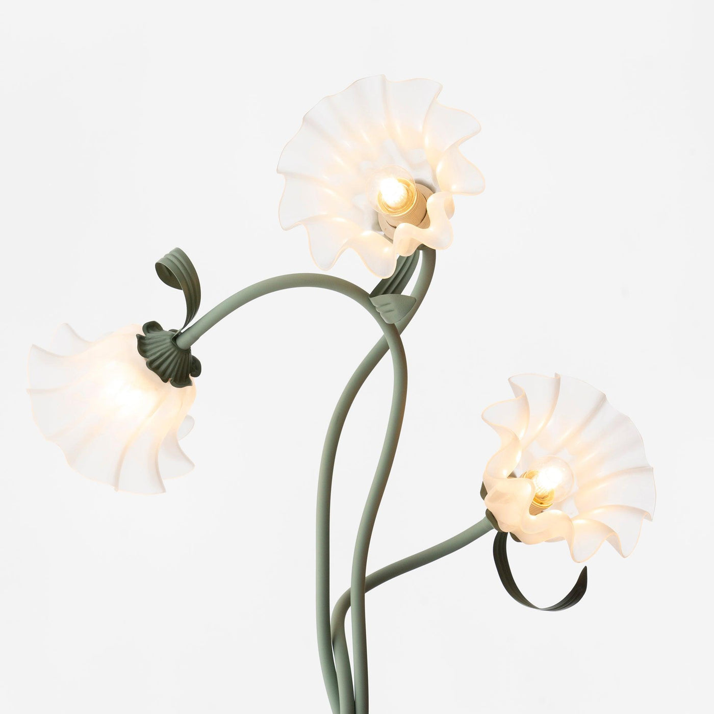 Calla Lampadaire – Elegant Gulvlampe med Delikate Hvidt Calla-Blomster Bonusvis