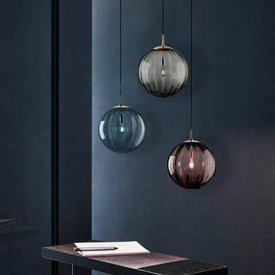 Pendellampe i Farget Glas – Elegant Belysning i Grå, Blå, Rød eller Amber Bonusvis
