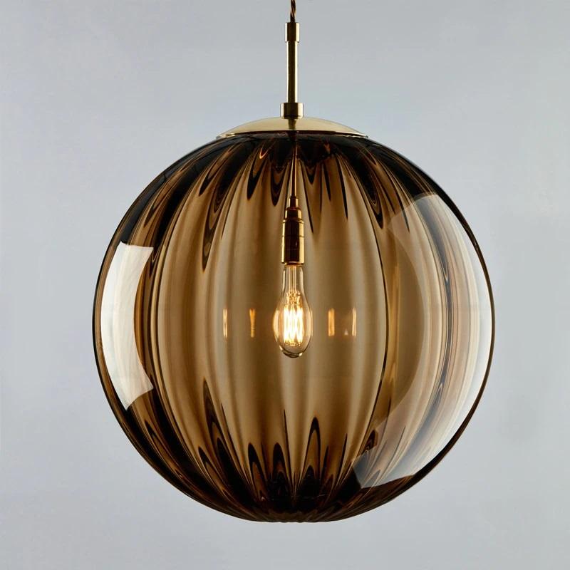 Pendellampe i Farget Glas – Elegant Belysning i Grå, Blå, Rød eller Amber Gul Bonusvis