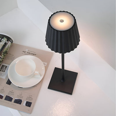 LuminaTouch Trådløs Bordlampe – Elegance, Fleksibilitet og Lang Batterilevetid Bonusvis