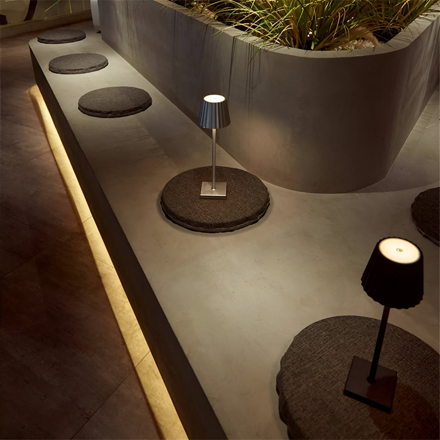 LuminaTouch Trådløs Bordlampe – Elegance, Fleksibilitet og Lang Batterilevetid Bonusvis