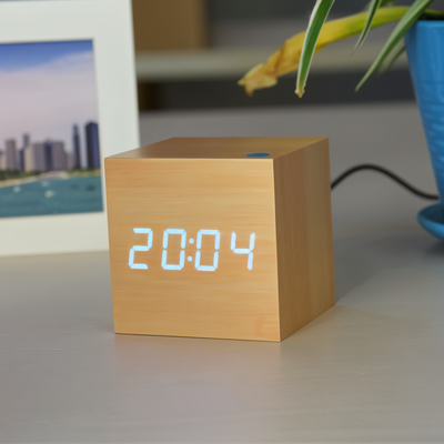 WoodTime | Elegant Digital LED Træur Gul-Blå Bonusvis