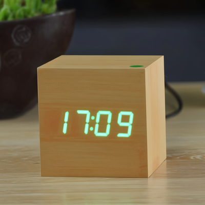 WoodTime | Elegant Digital LED Træur Gul-Grøn Bonusvis