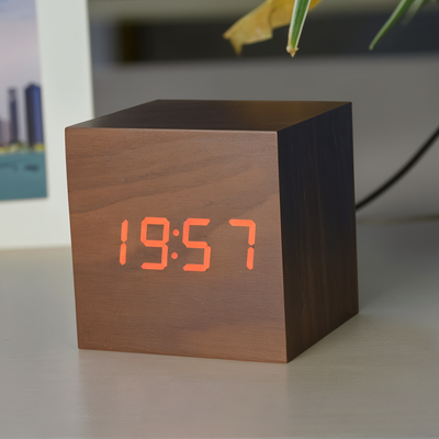 WoodTime | Elegant Digital LED Træur Bonusvis