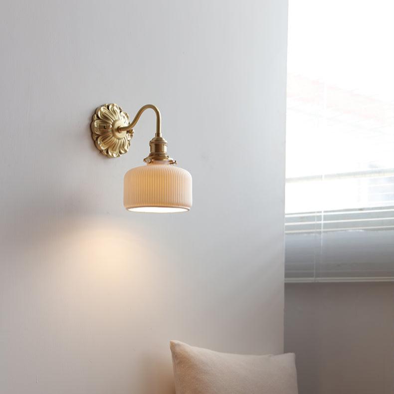 Væglampe i Messing og Hvid Keramik – Elegant og Tidløst Design C Bonusvis