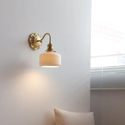 Væglampe i Messing og Hvid Keramik – Elegant og Tidløst Design C Bonusvis
