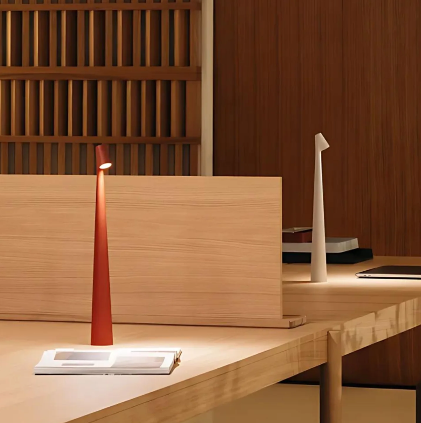 LysOpal – Elegant Bordlampe i Aluminium for Perfekt Atmosfære Bonusvis