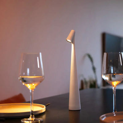 LysOpal – Elegant Bordlampe i Aluminium for Perfekt Atmosfære Bonusvis