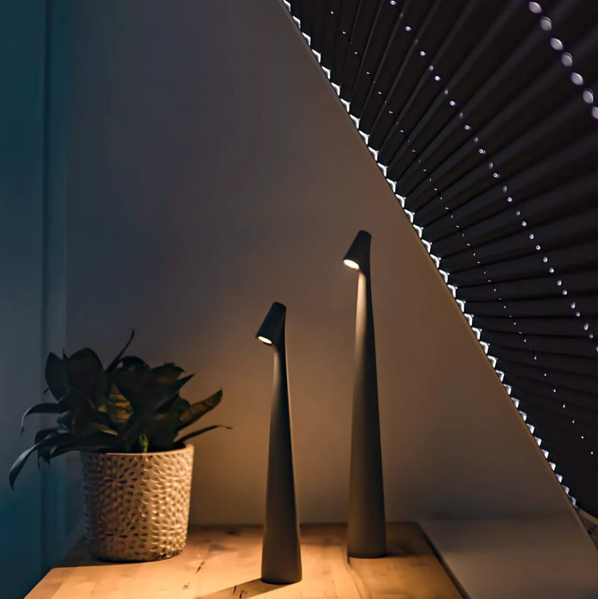 LysOpal – Elegant Bordlampe i Aluminium for Perfekt Atmosfære Bonusvis