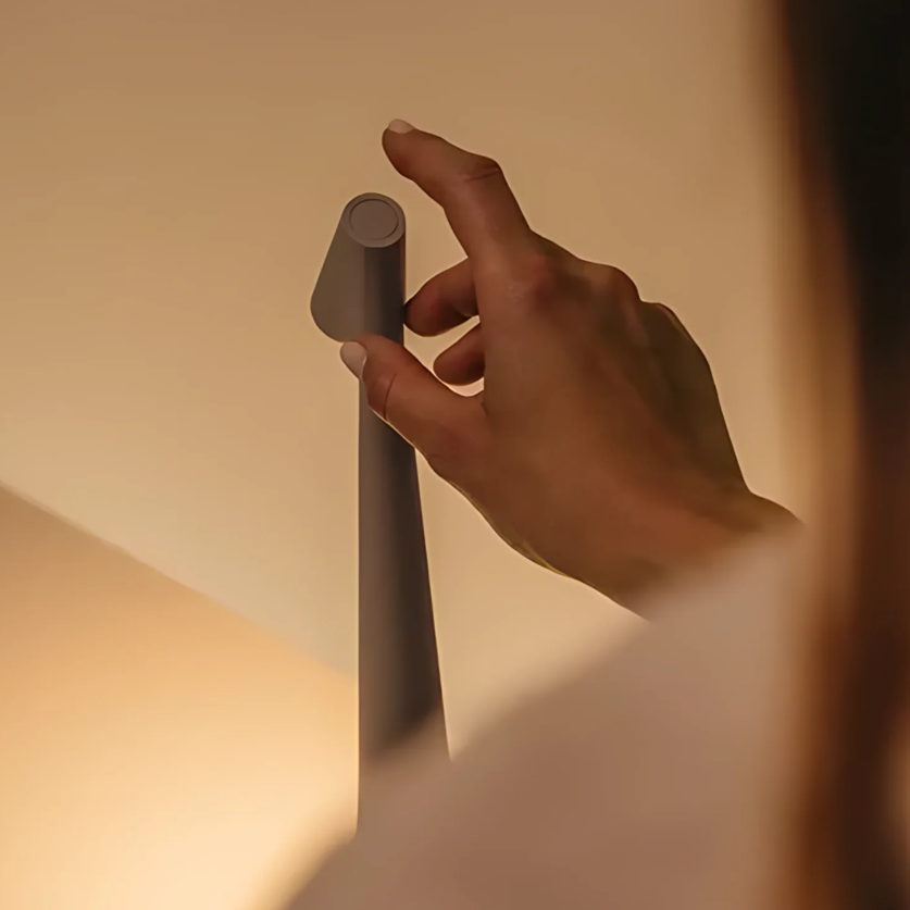 LysOpal – Elegant Bordlampe i Aluminium for Perfekt Atmosfære Bonusvis