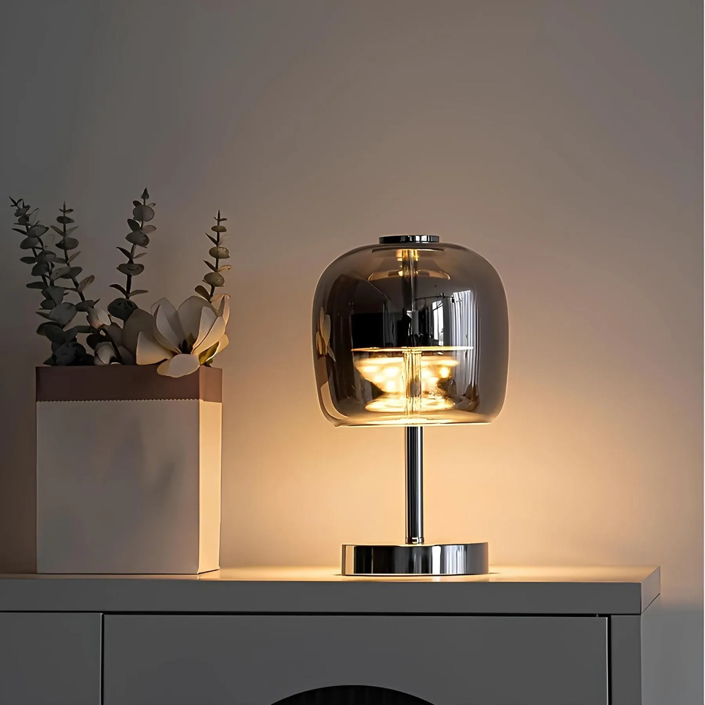 Nordisk Glas Bordlampe – Elegant og Minimalistisk Design med Varm Belysning Bonusvis