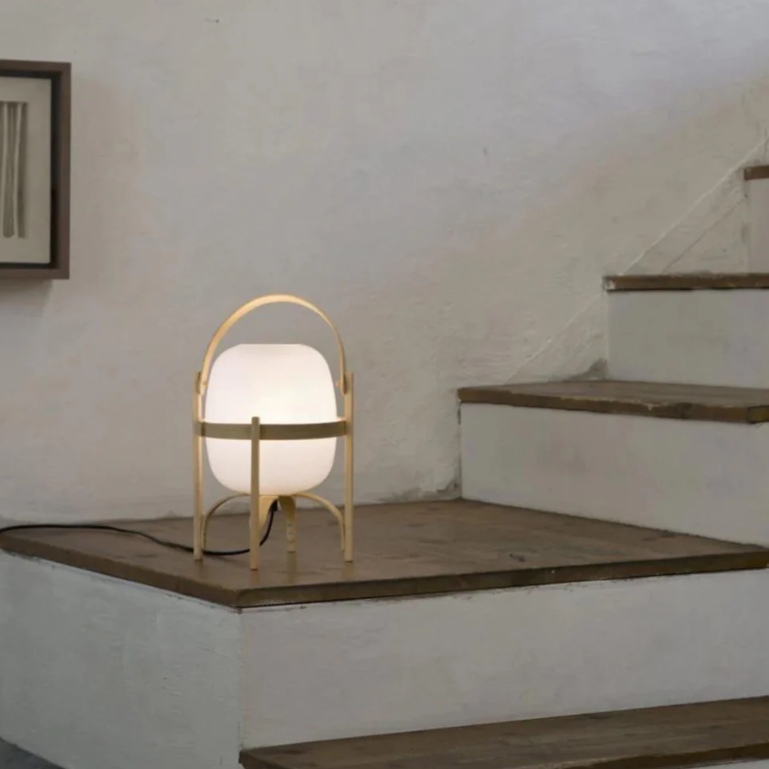 Elegant Bordlampe i Træ og Glas – Tidløst Design med Moderne Funktionalitet Bonusvis