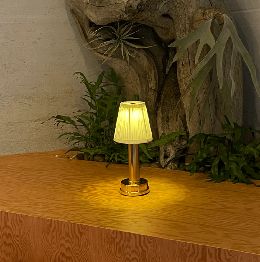 Trådløs Bordlampe med Stoffskærm – Justerbar Lysstyrke og 360° Belysning Bonusvis