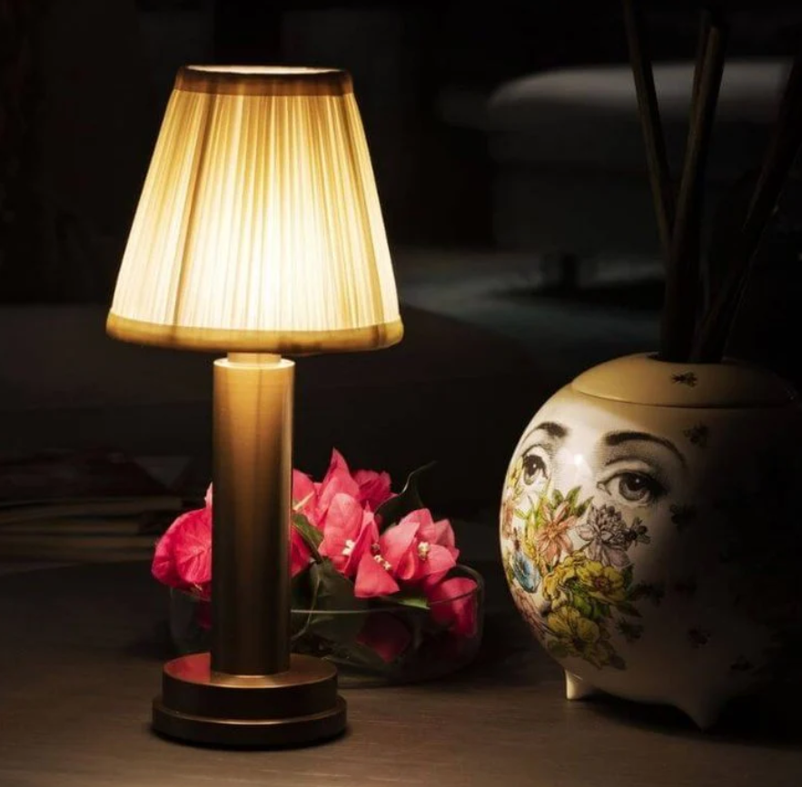 Trådløs Bordlampe med Stoffskærm – Justerbar Lysstyrke og 360° Belysning Bonusvis
