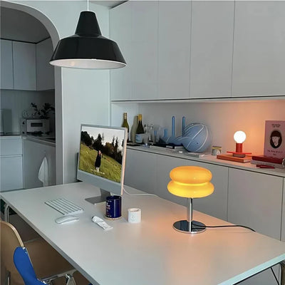 Minimalistisk Orion Bordlampe – Elegant Bauhaus Design med Blødt Lys Bonusvis