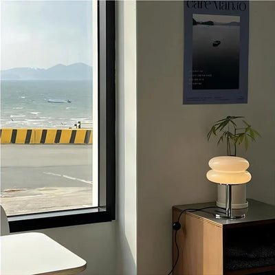 Minimalistisk Orion Bordlampe – Elegant Bauhaus Design med Blødt Lys Bonusvis