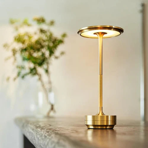 NordicaLight Trådløs Bordlampe – Stilfuld og Fleksibel Belysning til Dit Hjem Guld Bonusvis