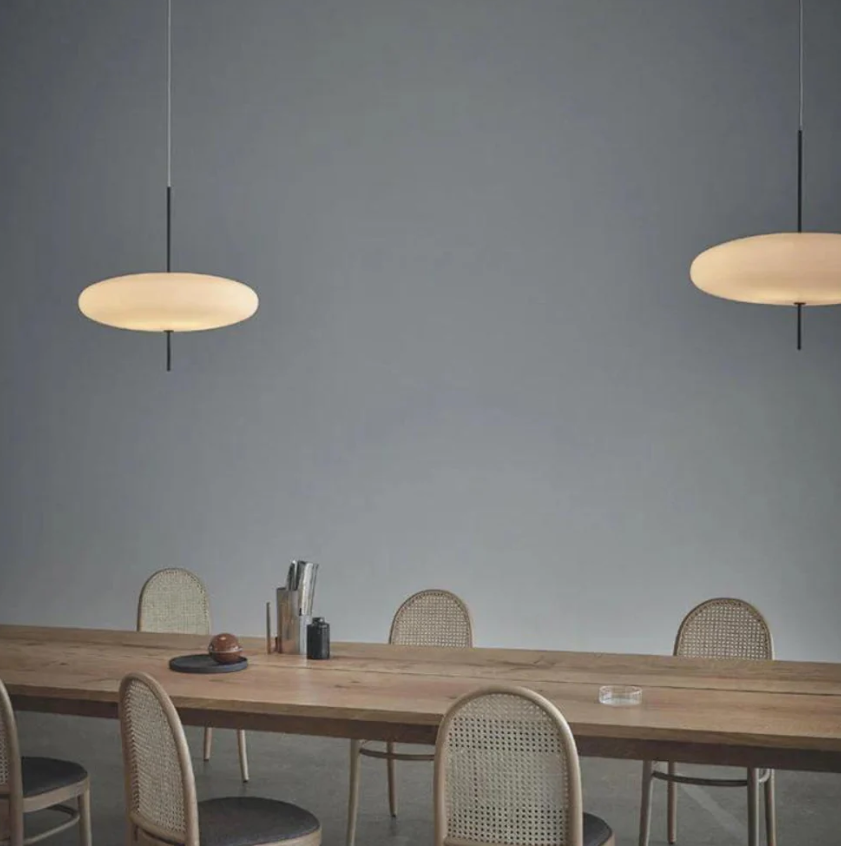 OvalGlow Loftlampe – Elegant Design med Justérbar Højde og LED Bonusvis