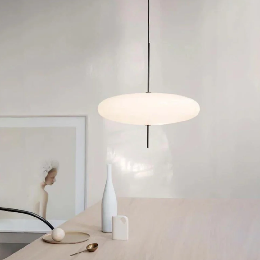 OvalGlow Loftlampe – Elegant Design med Justérbar Højde og LED Bonusvis