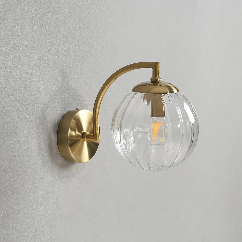 Moderne Væglampe i Metal og Farvet Glas – Elegant Belysning til Dit Hjem Gennemsigtig Bonusvis