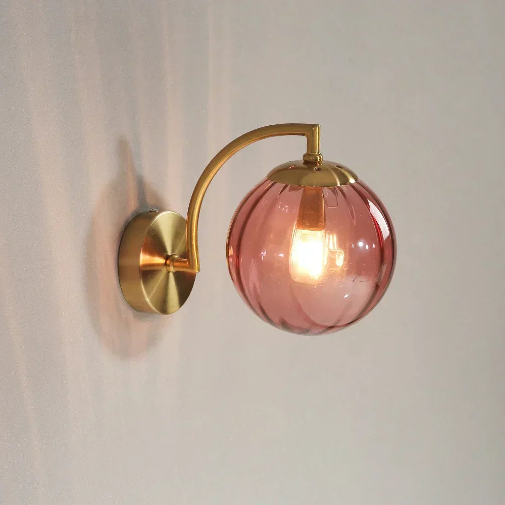 Moderne Væglampe i Metal og Farvet Glas – Elegant Belysning til Dit Hjem Kirkebrand Bonusvis