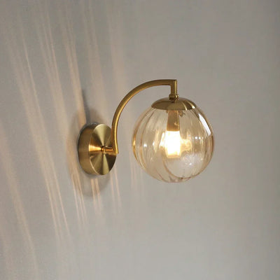 Moderne Væglampe i Metal og Farvet Glas – Elegant Belysning til Dit Hjem Bonusvis