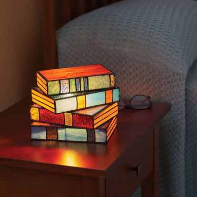 GlassNovel Lampe – Kunstnerisk Lampe i Farvet Glas, Inspireret af Litteratur Bonusvis