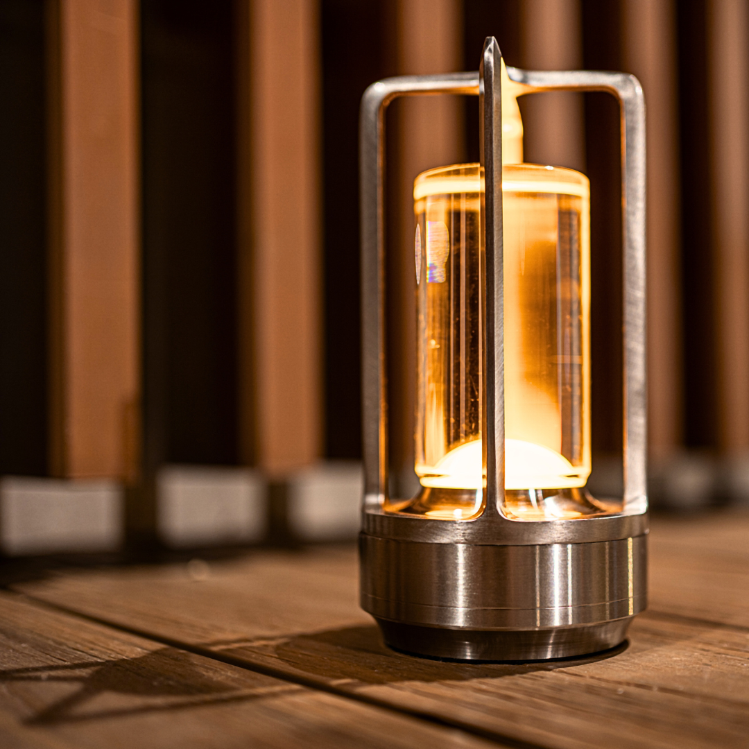 CrystalGlow Bordlampe – Prisvindende Design med Trådløs LED Teknologi Sølv Bonusvis